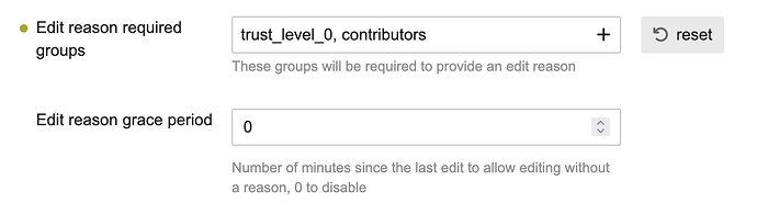 A imagem mostra uma configuração para exigir que os contribuidores forneçam um motivo de edição, com um nível de confiança de 0 e um período de carência de 0 minutos para edição sem motivo. (Legenda por IA)