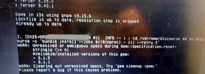 Un primo piano mostra un terminale di computer che visualizza righe di codice e informazioni sul processo di build, indicando attività di sviluppo software o amministrazione di sistema. (Sottotitolato dall'IA)