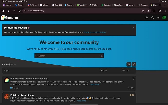 A imagem mostra uma captura de tela do site Discourse com uma mensagem de boas-vindas e uma seção de listagens de empregos. (Legenda da IA)
