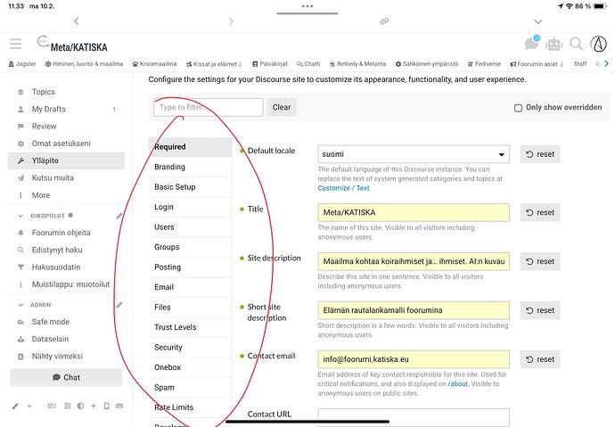 A imagem mostra um Painel de um site Meta/KATISKA Discourse com marca personalizada, configurações e elementos de interface do usuário. (Legenda por IA)