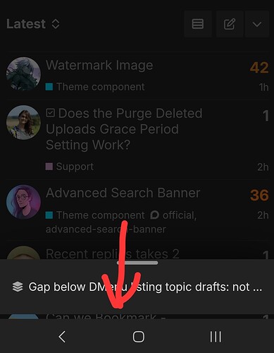 画像は、Reddit のスレッドで Reddit テーマ コンポーネントの問題を示しており、赤い矢印が「DM メニューの下のギャップ トピックの下書き: 見つかりません」という提案を指しています。(AI によるキャプション)