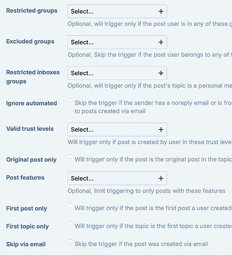 Esta imagem mostra um menu de configuração para uma ferramenta de moderação de conteúdo, permitindo ao usuário incluir certos critérios para acionar uma ação de moderação, como grupos restritos, grupos excluídos, níveis de confiança validados, post original e mais. (Legenda por IA)