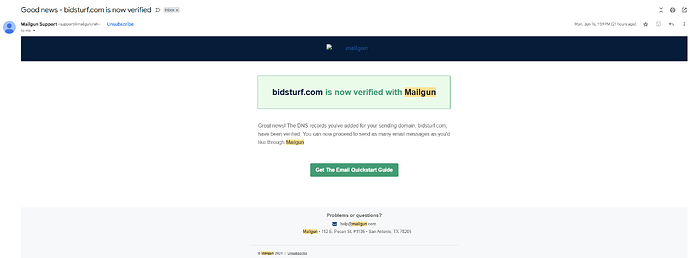 A imagem mostra um aviso de verificação de e-mail do Mailgun indicando que bidsturf.com agora está verificado. (Legenda da IA)