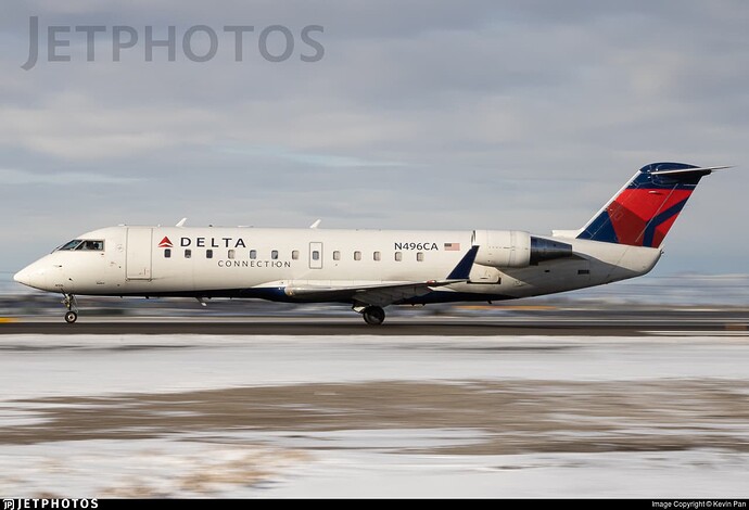 达美航空 CRJ200 降落在盐湖城。
