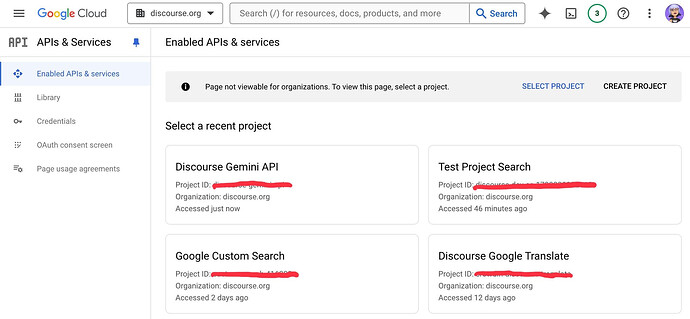 La imagen muestra una captura de pantalla de una ventana del navegador Google Chrome que muestra una página web de Google Cloud Platform con una barra de búsqueda y una lista de servicios de API. (Subtitulado por IA)