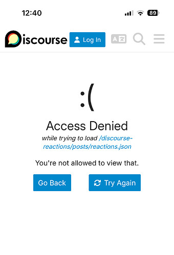 La imagen muestra un error de "Acceso Denegado" en el sitio web de Discord debido a un intento de cargar un punto final de API restringido. (Subtitulado por IA)