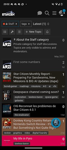 L'image montre une capture d'écran du subreddit StarZen avec une catégorie « Staff » pour les administrateurs et modérateurs discutant de sujets, et plusieurs publications relatives aux mises à jour de Star Citizen et à une critique des jeux Xbox Series X. (Légendé par l'IA)