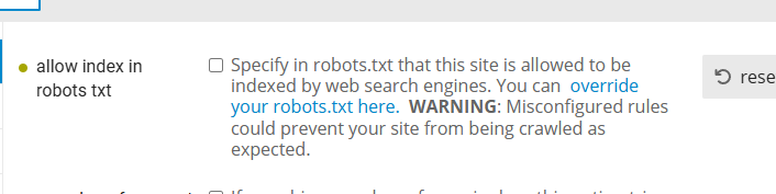 Ein Screenshot einer Webseite, der Optionen für die Indexierung in robots.txt zeigt, mit einer Warnung vor möglicher Fehlkonfiguration. (Beschriftet von KI)